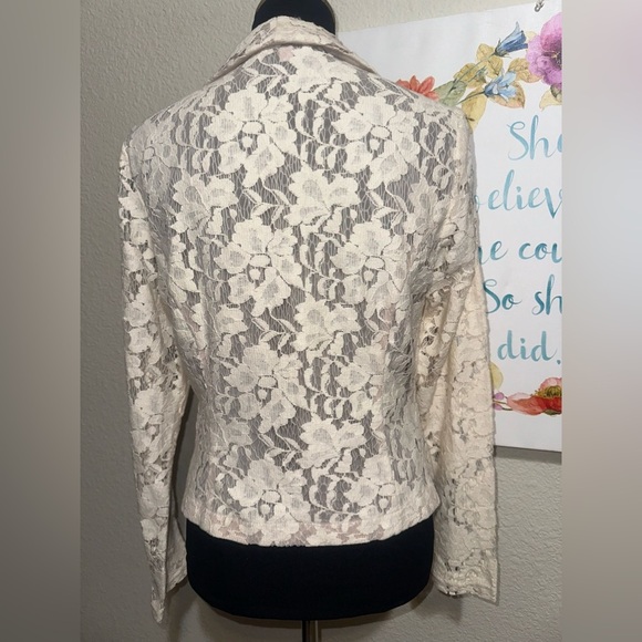 CAbi cream lace blazer jacket size 6 - Picture 3 of 6